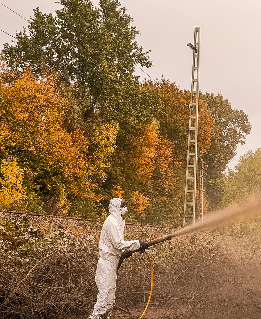 Spritzbetonauftrag an einer Böschung